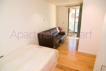 1 bedroom in a flat share to rent - Photo 2