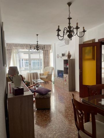 Alquiler de piso en Centro - Photo 2