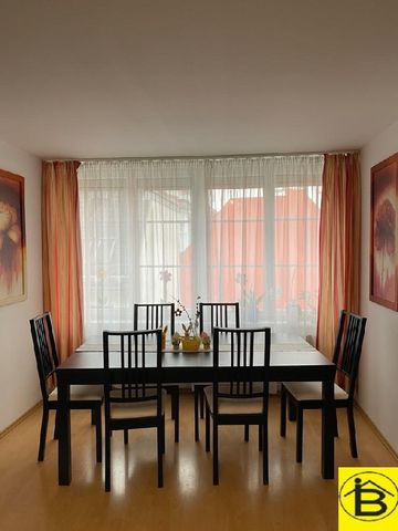 15380 Außergewöhnliche Innenstadtlage, neu renoviert, 5 Minuten zum Bahnhof, Altbau, Lift! - Photo 2