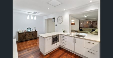 Charming Mid-Century Gem - Photo 3