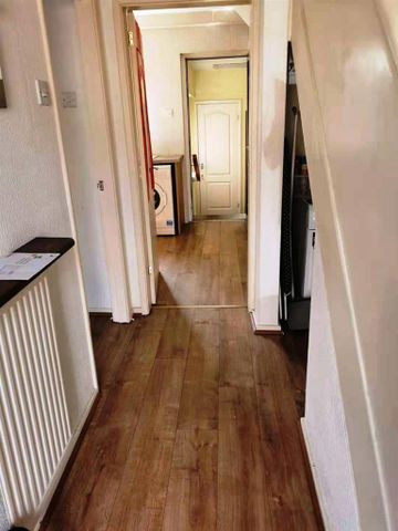 2 bedroom terraced house to rent - Photo 4