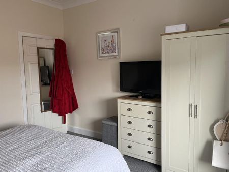 2 bedroom ground floor flat to rent - Photo 3