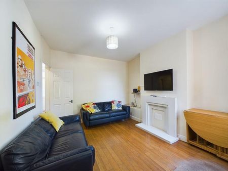 4 bedroom house - Photo 2