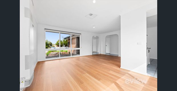 Beautiful Family Home in Werribee - Photo 1