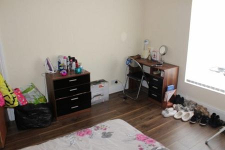 4 bedroom house to rent - Photo 2