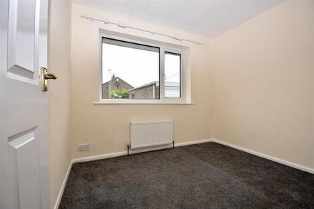 2 bedroom semi-detached bungalow to rent - Photo 3