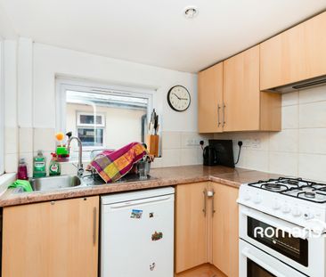 2 bedroom terraced to rent - Photo 2