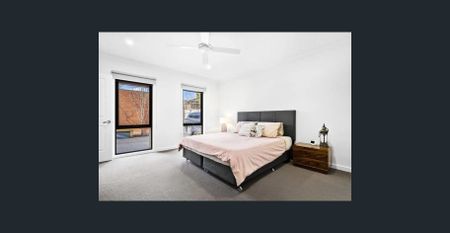 Stylish 3-Bedroom Home with Open Living - Photo 5