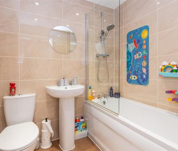 4 bed House To Let - Photo 6