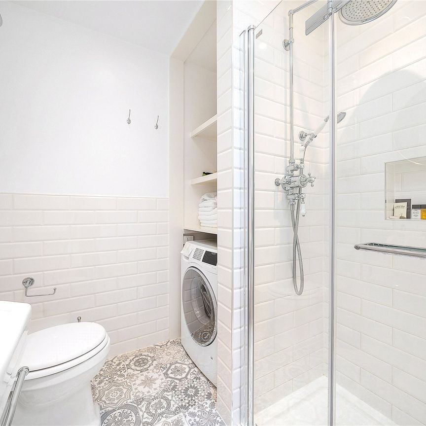 Cornwall Gardens, London, SW7 flat - penthouse to rent - Photo 1
