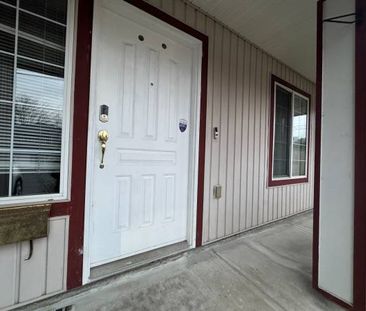 4 Bed Central Location (Abernethy way) UPPER LEVEL Home! Fenced Yard - Photo 1