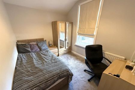 3 Bedroom End Terrace Available Arranging tenancy - Photo 2