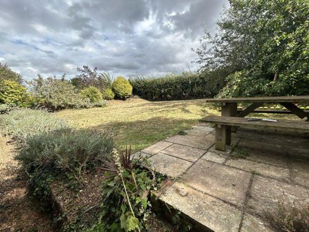 3 bedroom detached house to rent - Photo 2