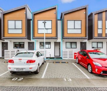 2 minutes walk to Sturges Rd train station - Photo 1