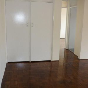 2 BED APARTMENT - PARKING - MASCOT CENTRAL - Photo 3