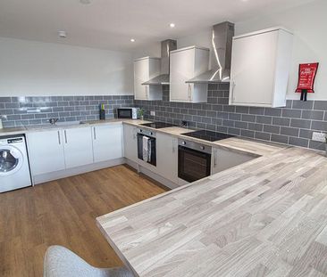 8 bedroom flat to rent - Photo 4