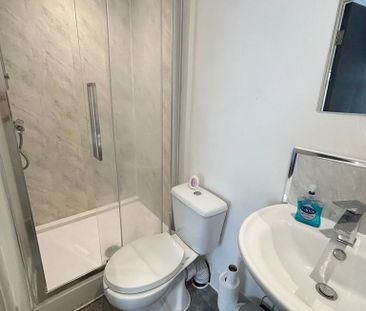 6 bedroom flat share to rent - Photo 3