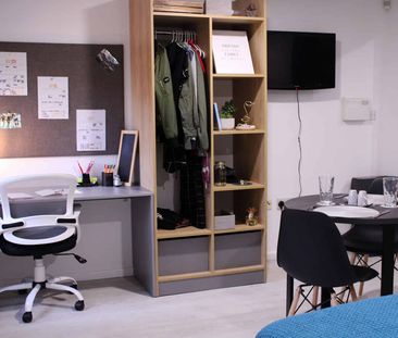 Six Bed Apartment (Shared) - Photo 1