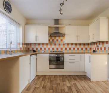 To Let 3 Bed House - Semi-Detached - Photo 2