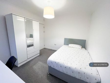 1 bedroom in a house share to rent - Photo 5