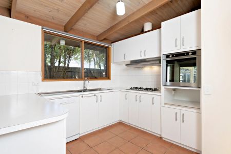 Within minutes to the beach - Photo 2