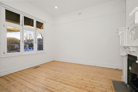 1/11 Queens Parade, Glen Iris - Photo 2