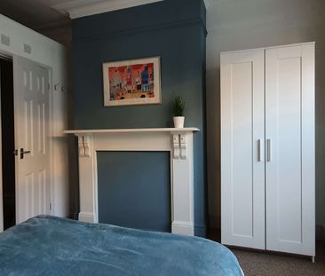 Spacious 6 bed shared house, all en-suite rooms - Photo 1