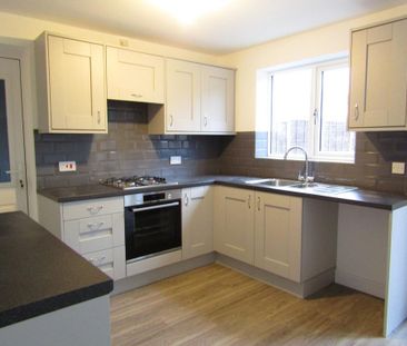 3 bedroom link detached house to rent - Photo 4