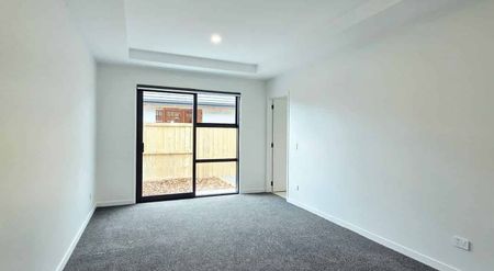 Immaculate new built in sought after Wharewaka - Photo 3