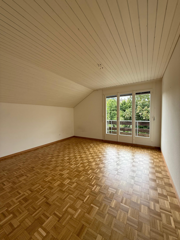 Grosszügige 3.5-Zimmerdachwohnung mit Balkon / Mietzinsaktion - Photo 3