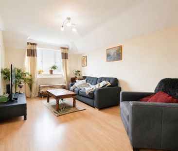 2 bedroom Flat in Sylvan Court, Farnborough - Photo 1