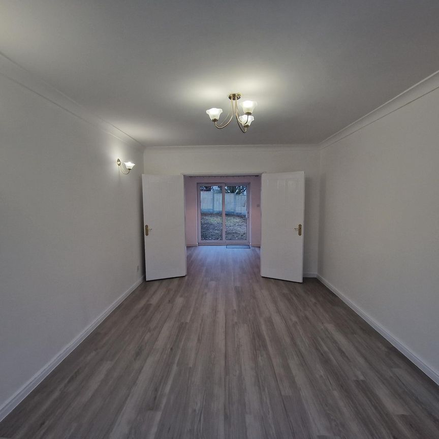 College Green, Yeovil - Photo 1