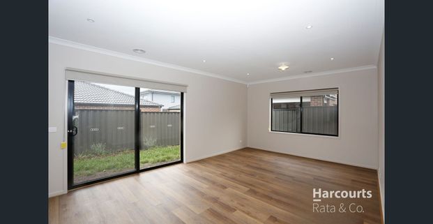 Spacious 4-Bedroom Home with Modern Amenities in Craigieburn - Photo 1