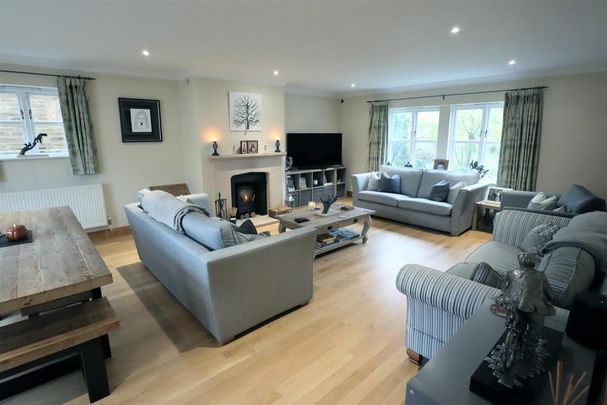 5 bedroom detached house to rent - Photo 1