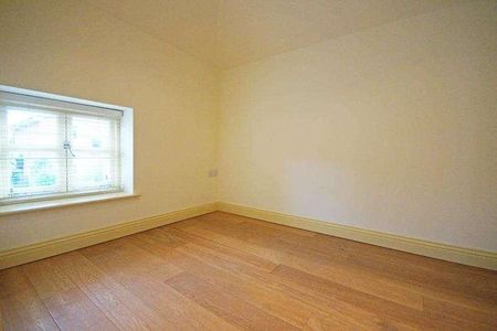 Off London Road, GL52 - Photo 3