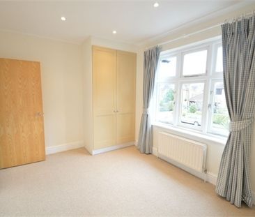 West Grove, Hersham, Walton-on-Thames, KT12 - Photo 4