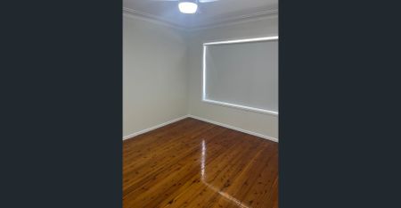 Spacious Three Bedroom Home - Photo 2