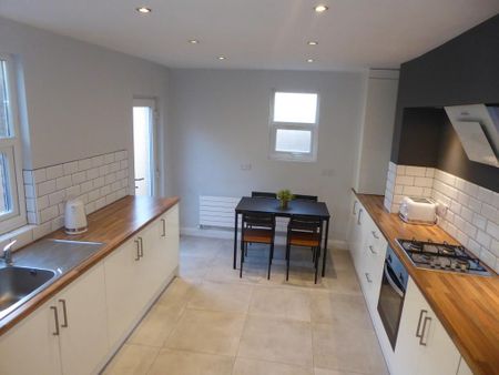 4 bedroom end of terrace house to rent - Photo 5