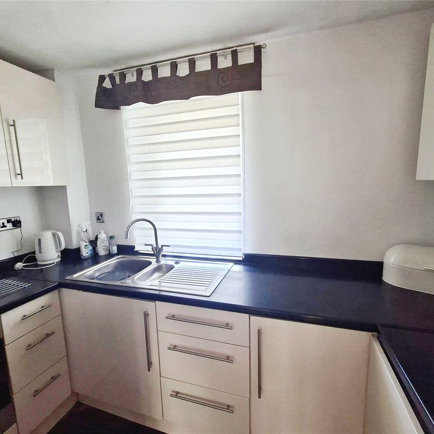 Magnolia Place, London, SW4 8BB - Photo 1