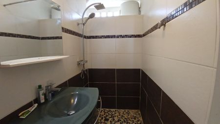 Location Appartement 3 pièces 48m² LES ABYMES 97139 - Photo 5