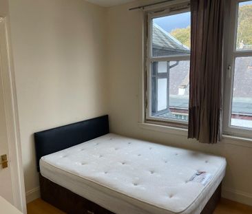 3 bedroom flat to rent - Photo 5