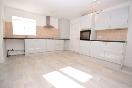 153A, Roker Lane, Pudsey, West Yorkshire, LS28 9NE - Photo 4