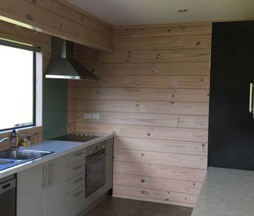 Modern 3 bedroom home - Photo 2