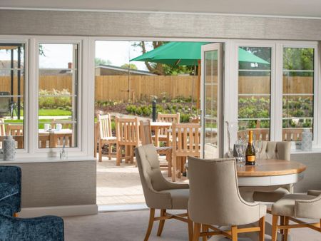 2 bedroom retirement property to rent - Photo 3