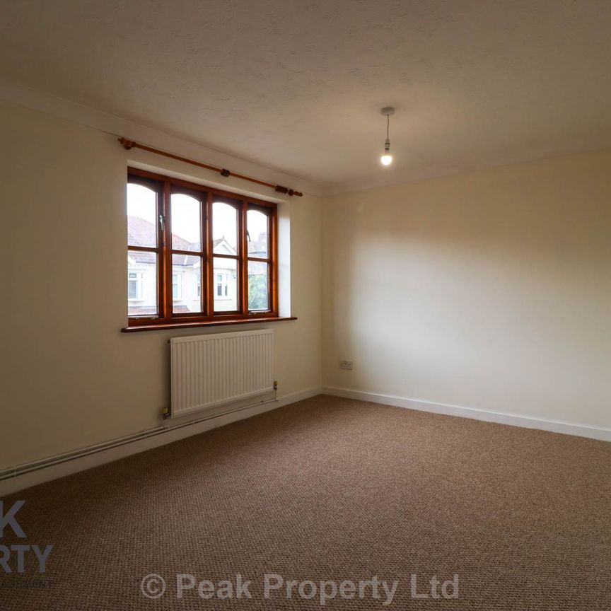 Castleton Road, Southend On Sea - Photo 1