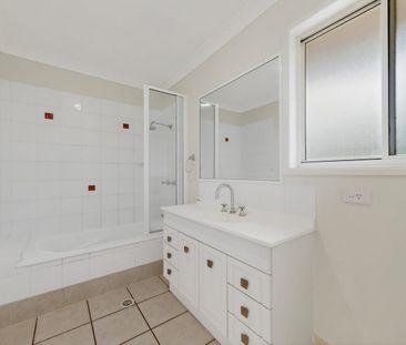 Comfortable Brendale Townhouse with Pool Access - Photo 6