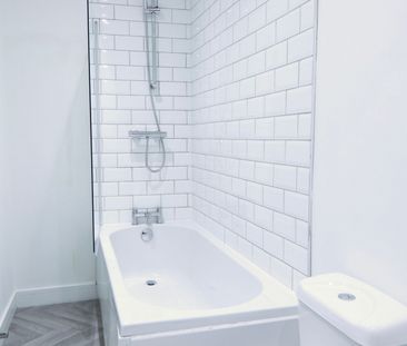 Newly Refurbished 3-Bedroom End Terrace in Popular Royston Location - Photo 2