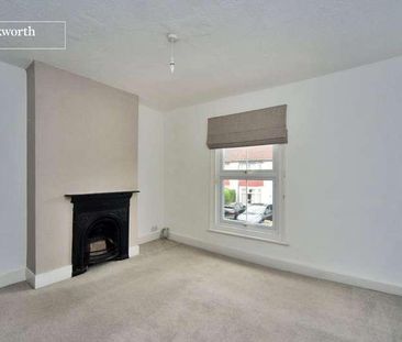 Idmiston Square, Worcester, KT4 - Photo 2