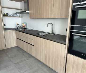 TE HUUR: Duplex-appartement met 2 slaapkamers te Genk! - Photo 2