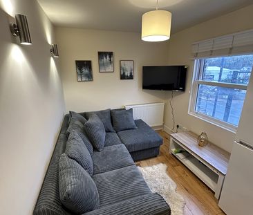 3 Bed Flat, Old Kent Road, SE15 - Photo 1